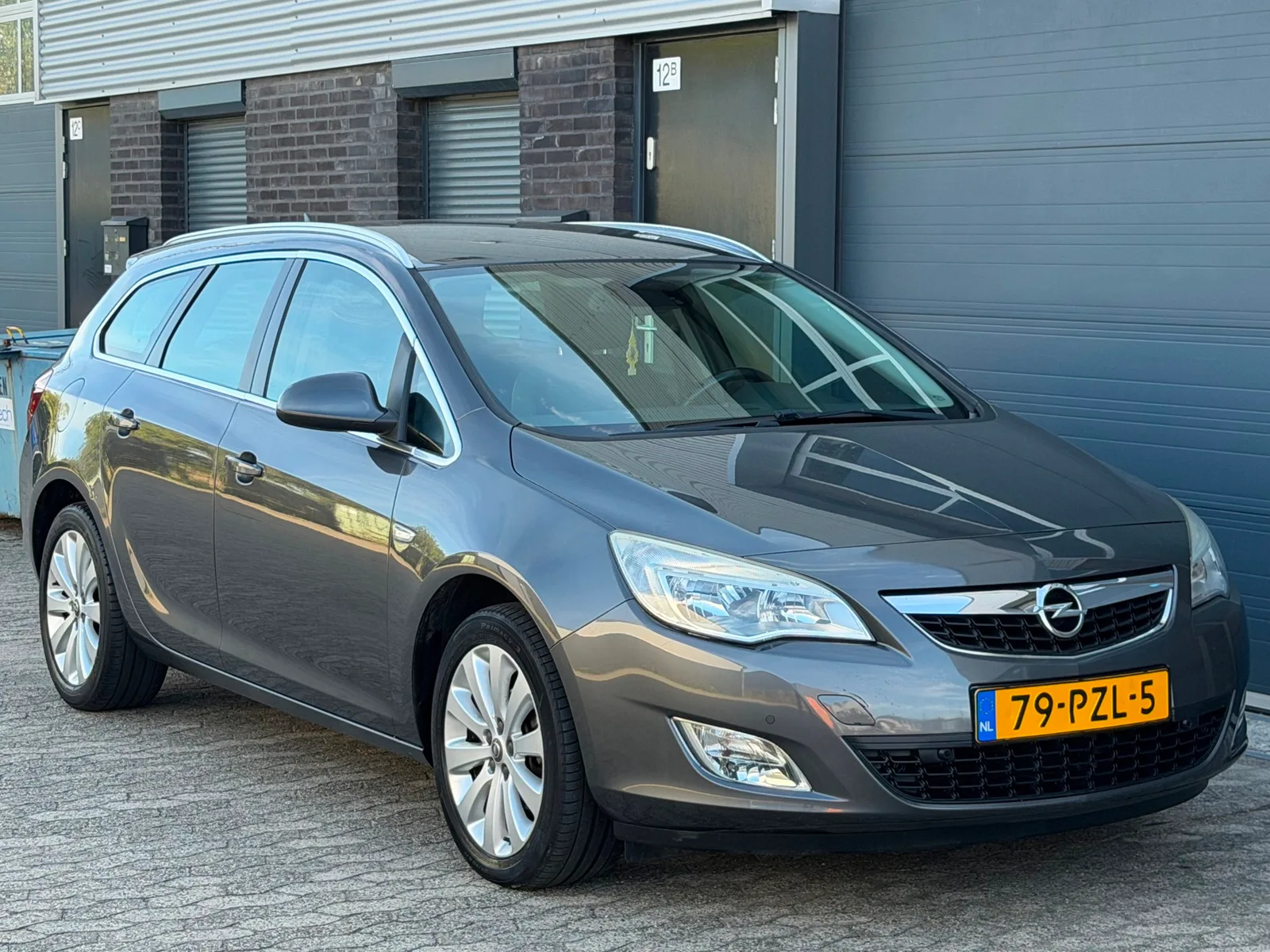Opel Astra (2011) — foto 1