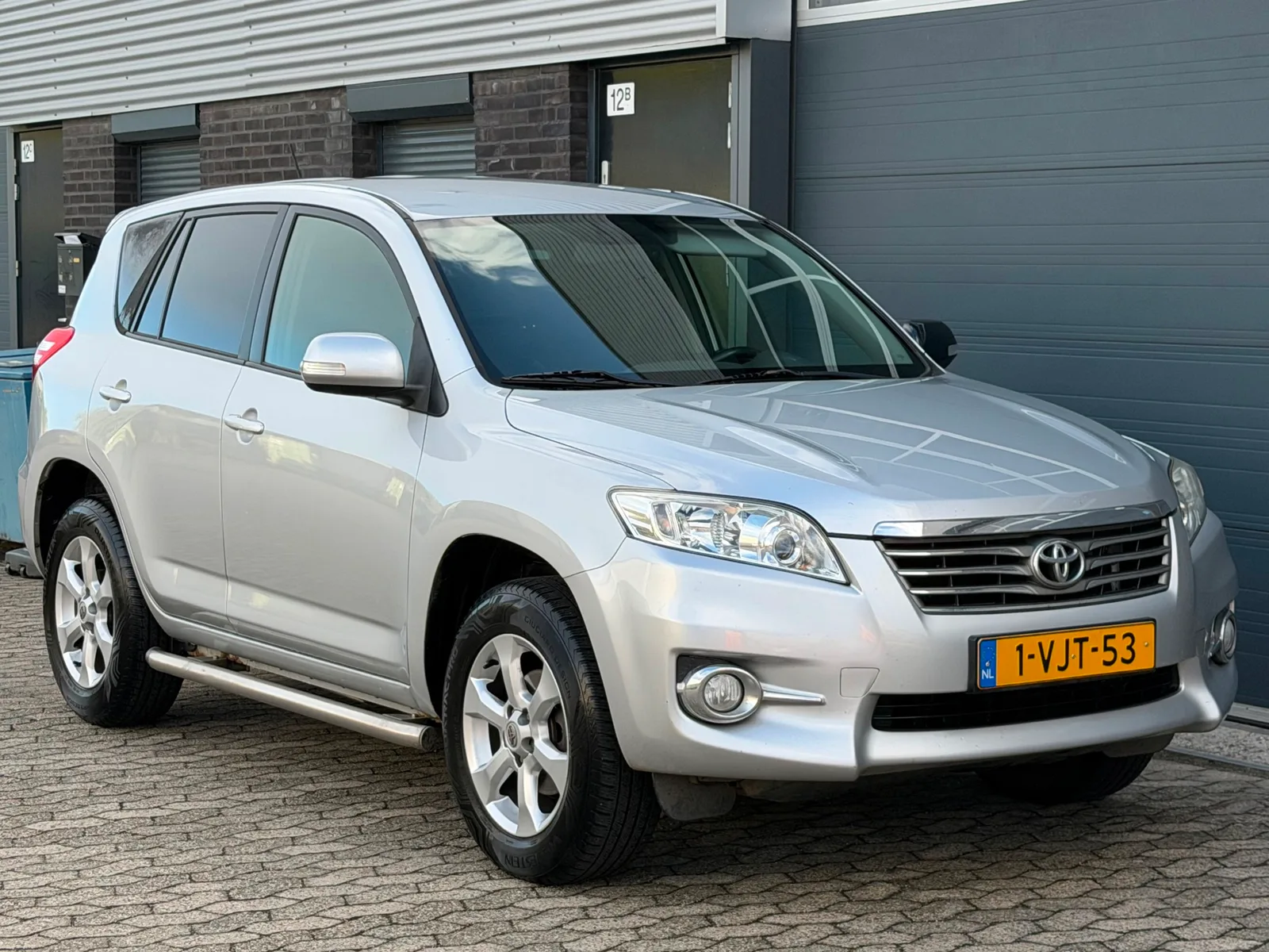 Toyota RAV4 (2010) — foto 1