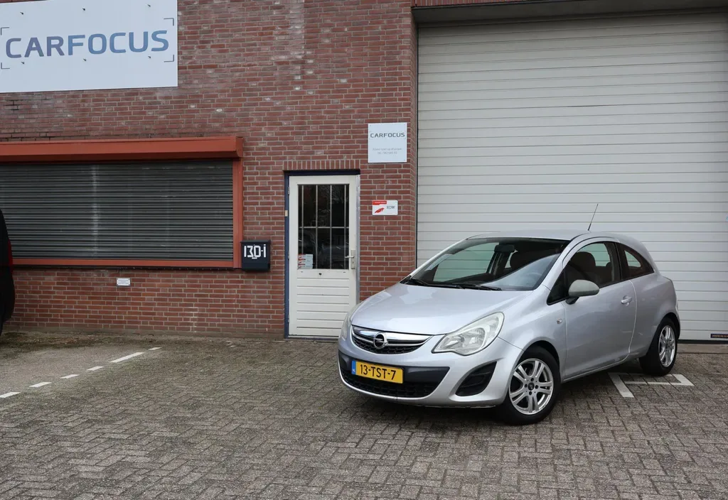 Opel Corsa (2012) — foto 1