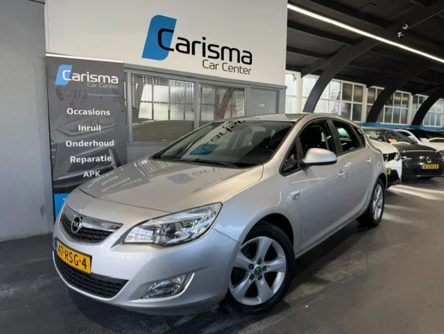Opel Astra (2011) — foto 1