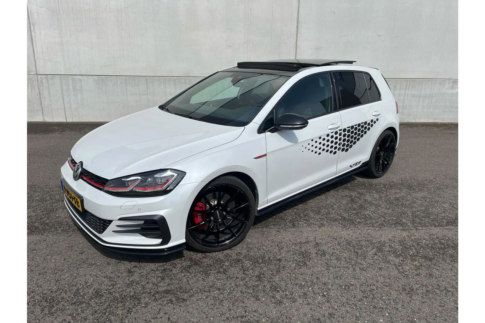 Volkswagen Golf (2019) — foto 1