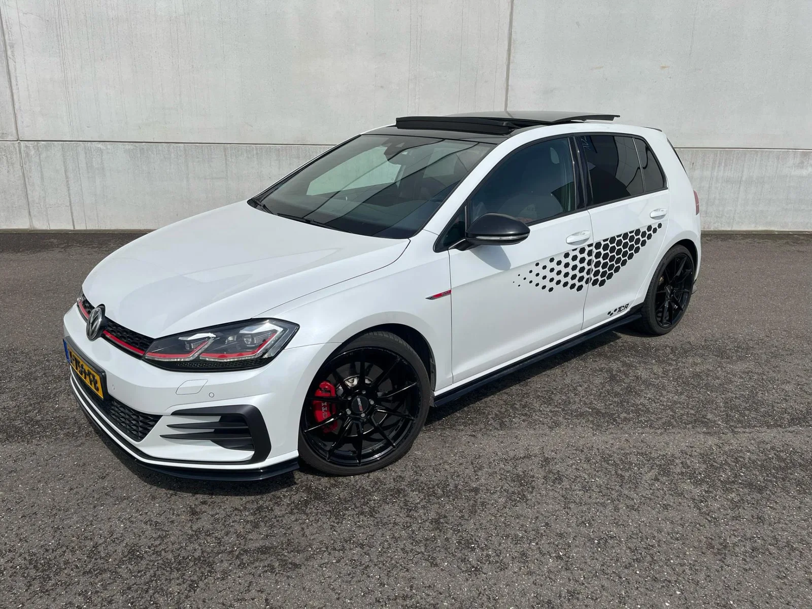 Volkswagen Golf (2019) — foto 1