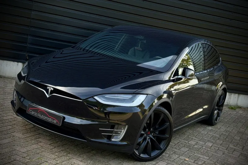 Tesla Model X (2018)