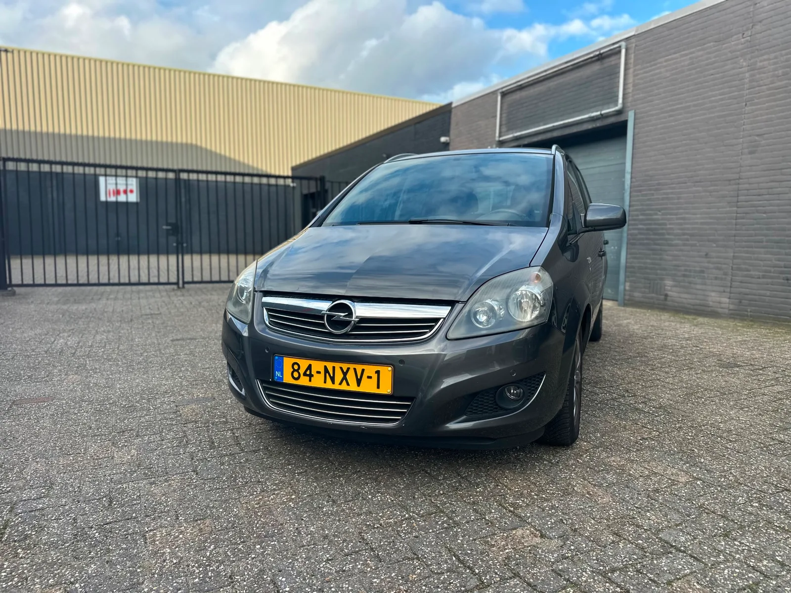 Opel Zafira (2010) — foto 1