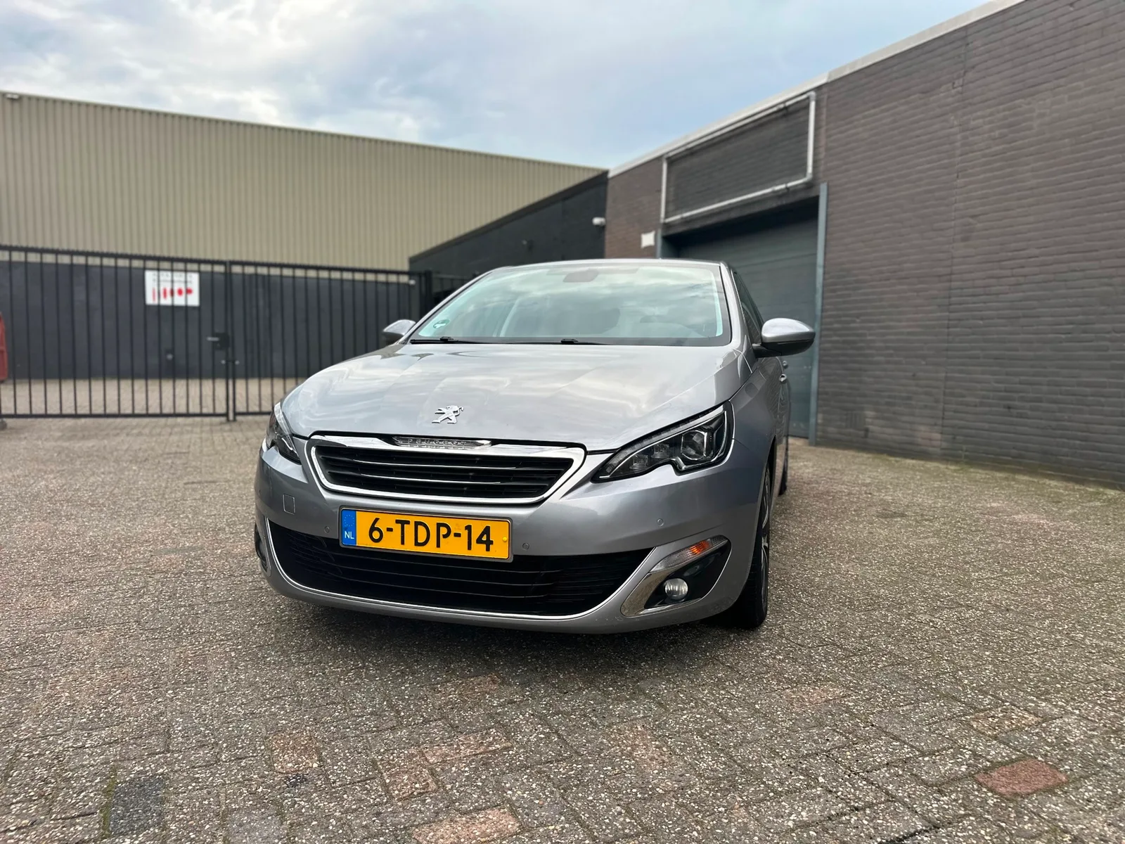 Peugeot 308 (2014) — foto 1
