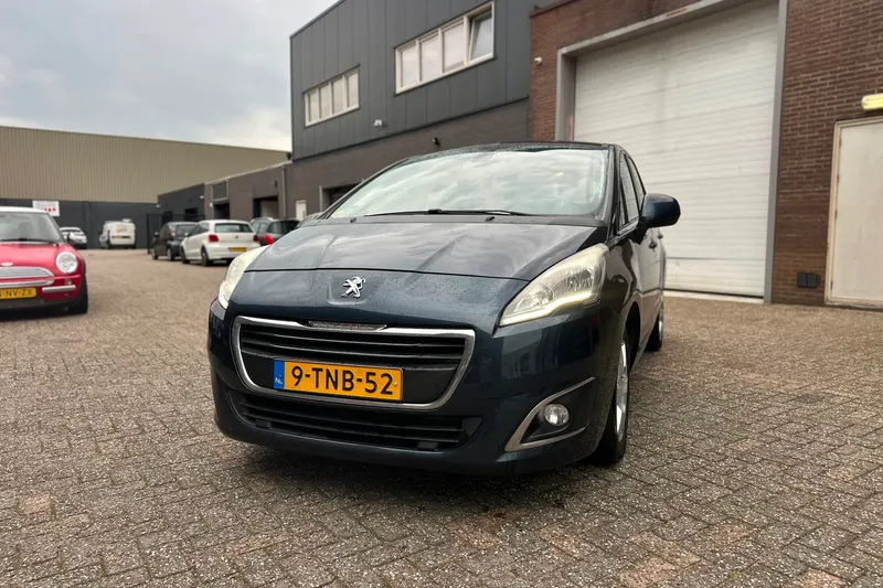 Peugeot 5008 (2014)