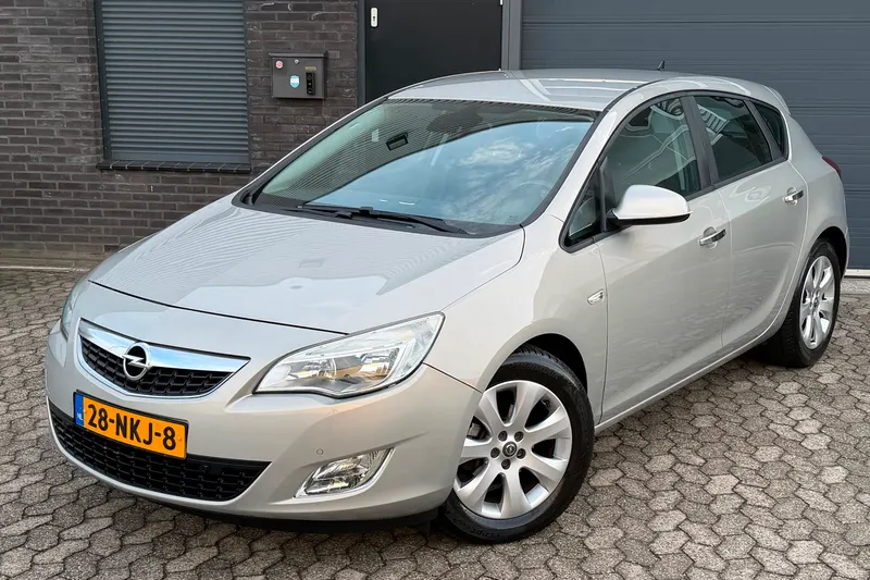 Opel Astra (2010)