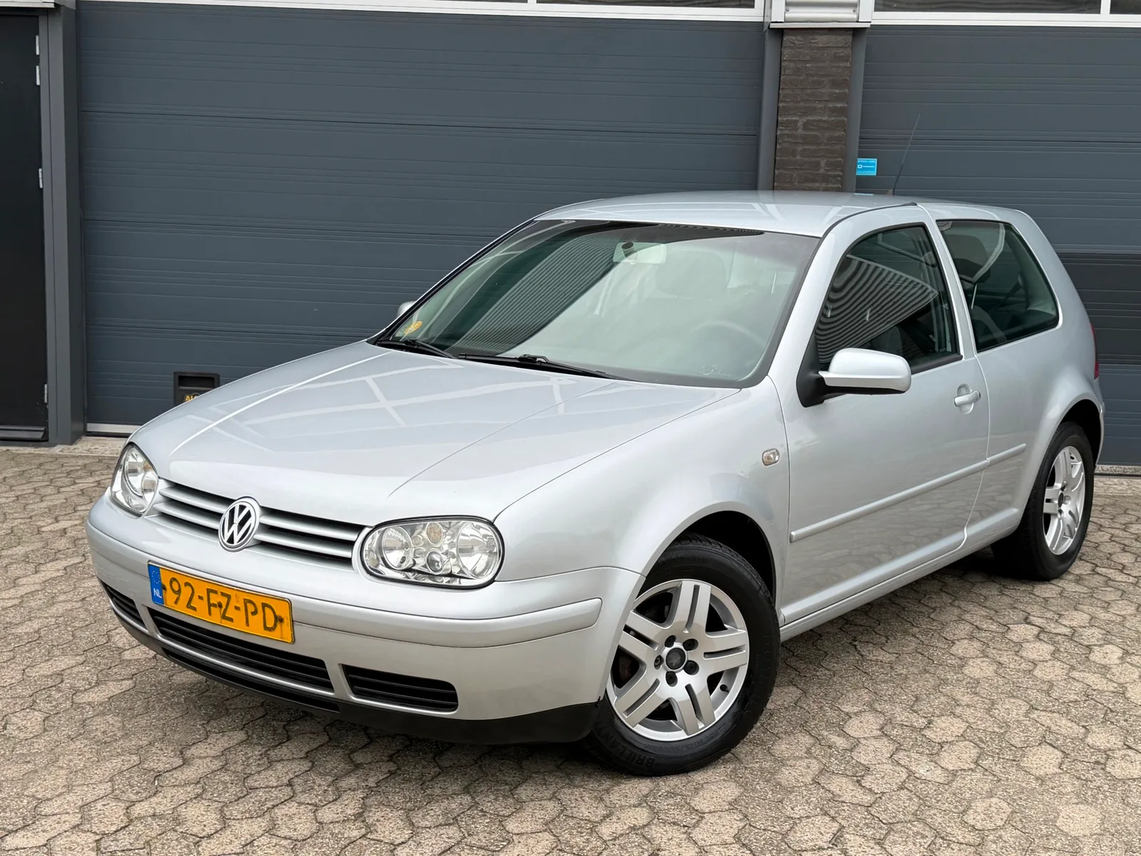 Volkswagen Golf (2000) — foto 1