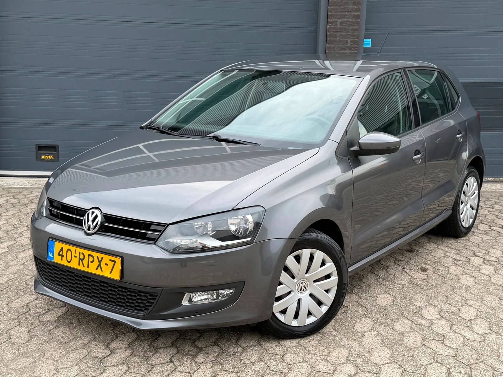 Volkswagen Polo (2011) — foto 1