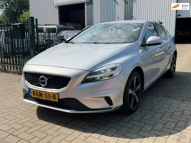 Volvo V40 (2019) — foto 1