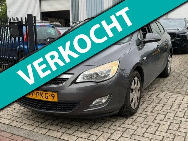 Opel Astra (2011) — foto 1
