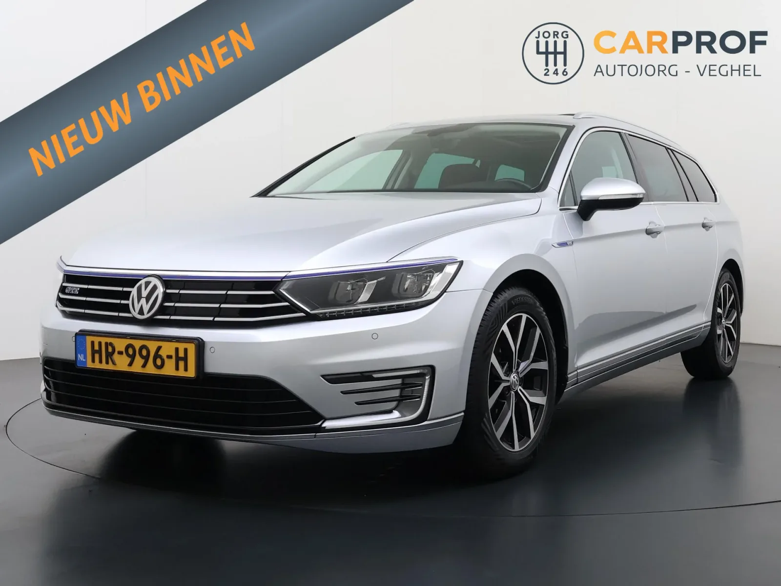 Volkswagen Passat (2015) — foto 1