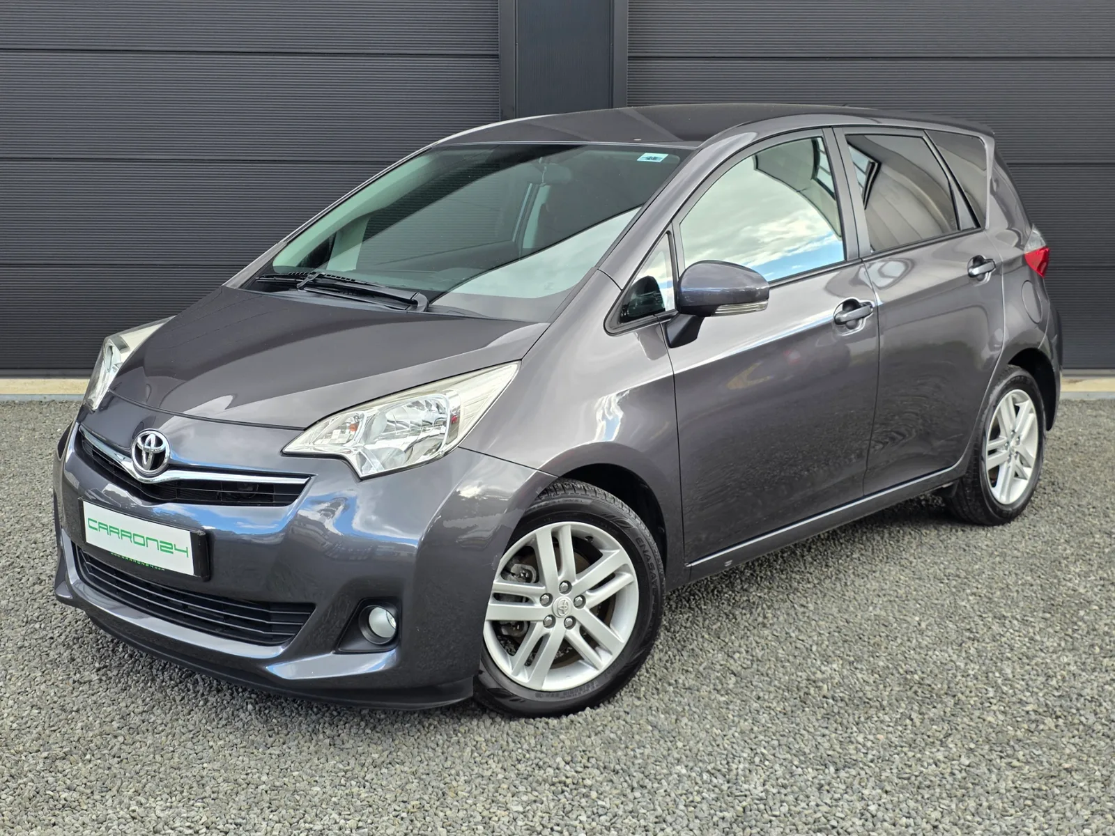 Toyota Verso S (2012) — foto 1