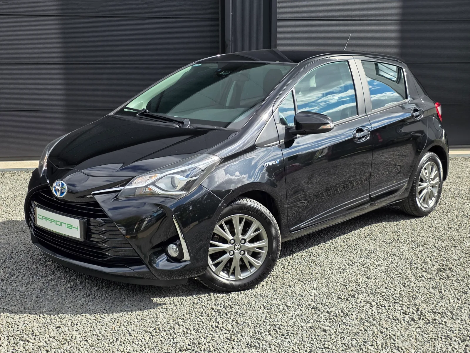 Toyota Yaris (2017) — foto 1