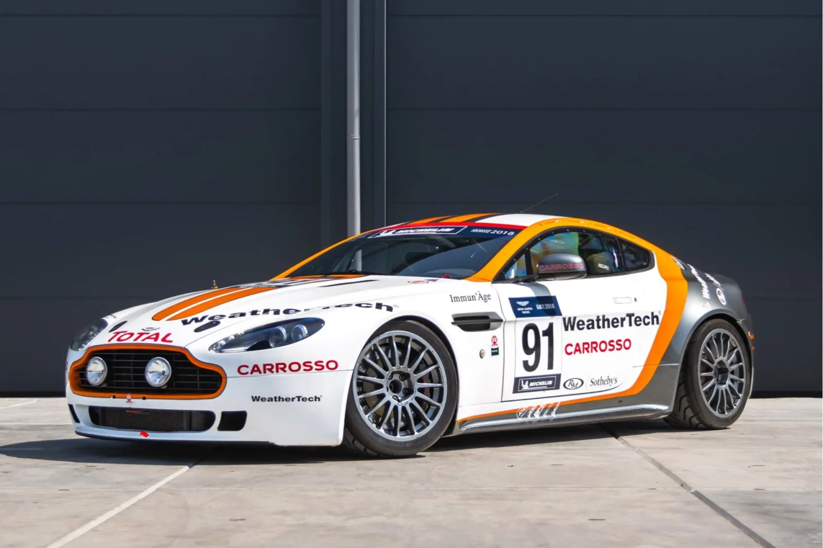 Aston Martin V8 Vantage (2010) — foto 1