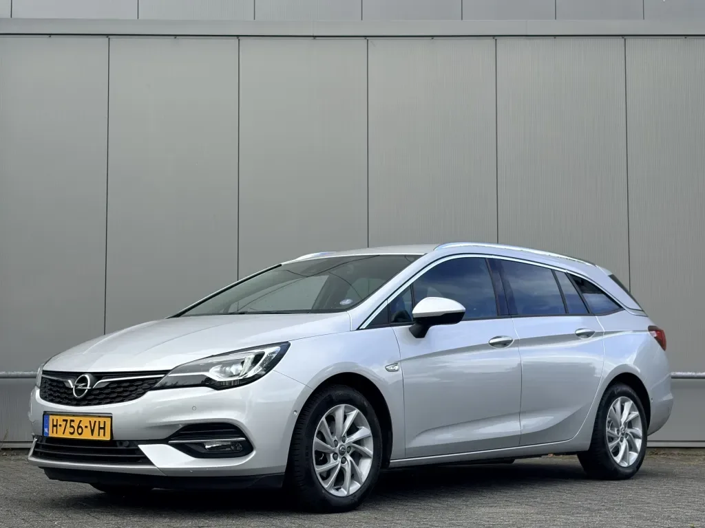 Opel Astra (2020) — foto 1