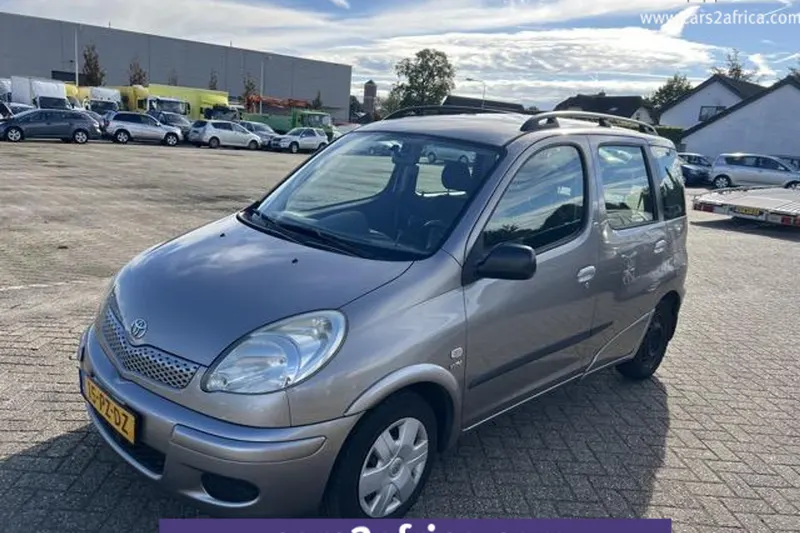 Toyota Yaris Verso (2005)
