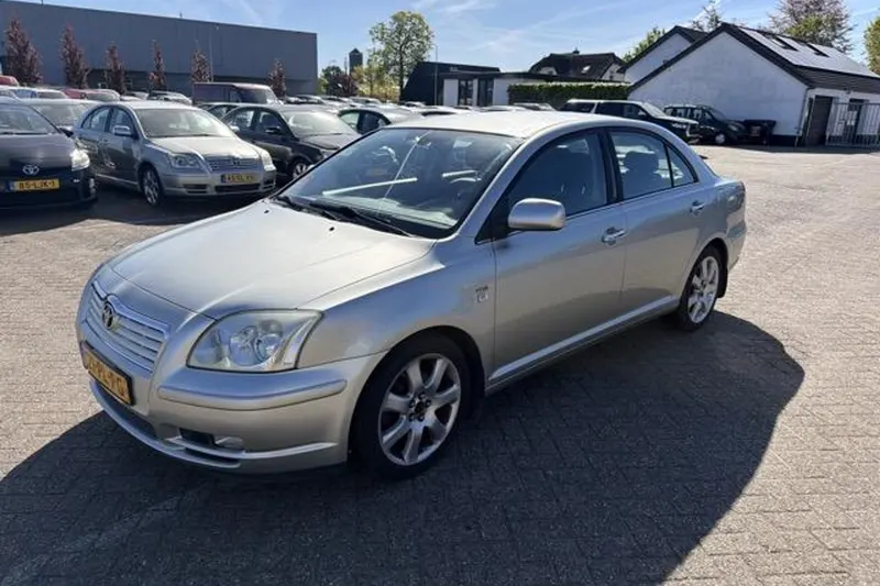 Toyota Avensis (2004)