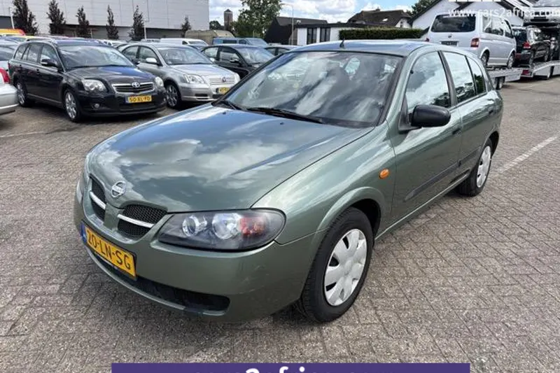 Nissan Almera (2003)
