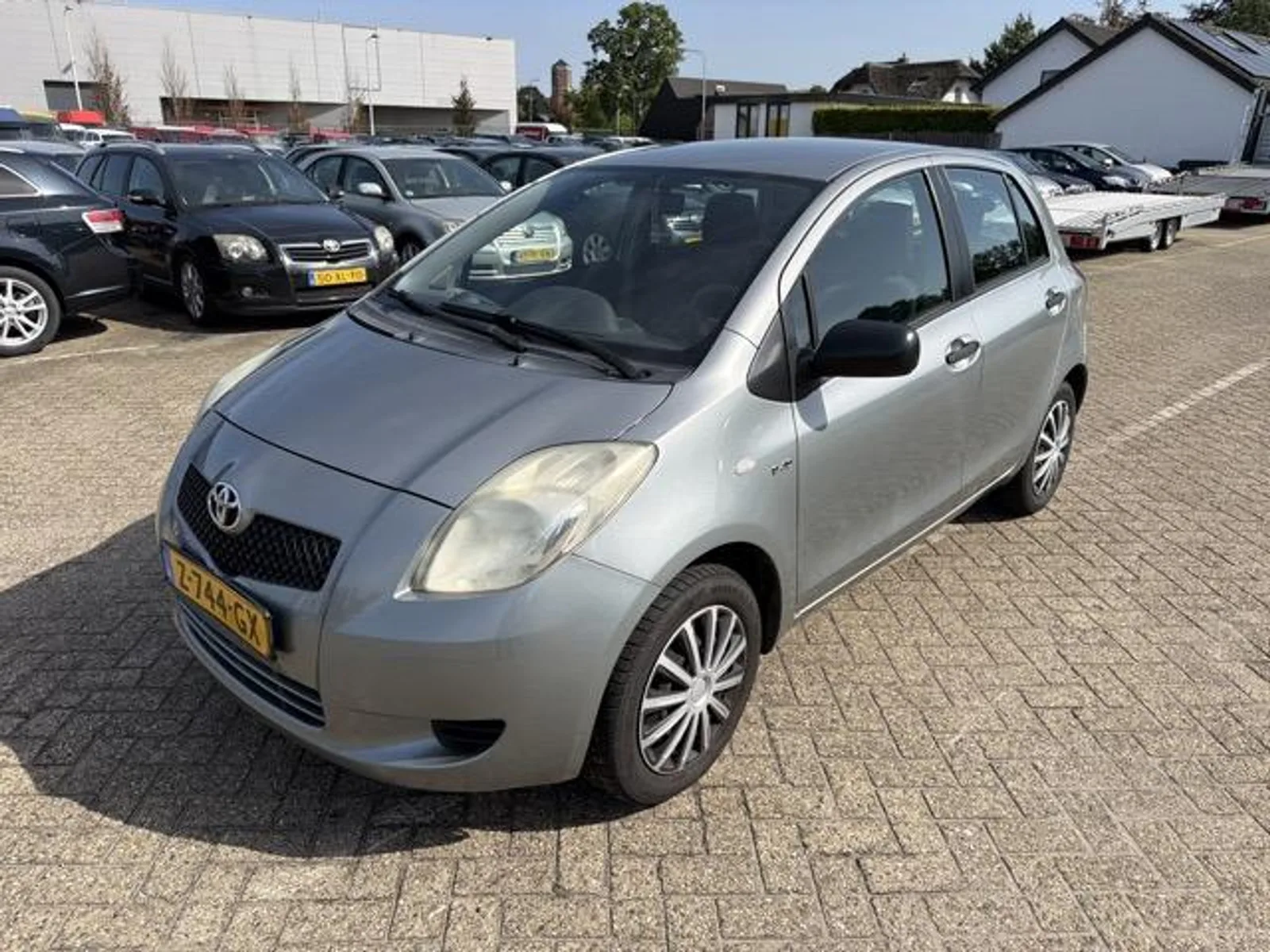 Toyota Yaris (2008) — foto 1