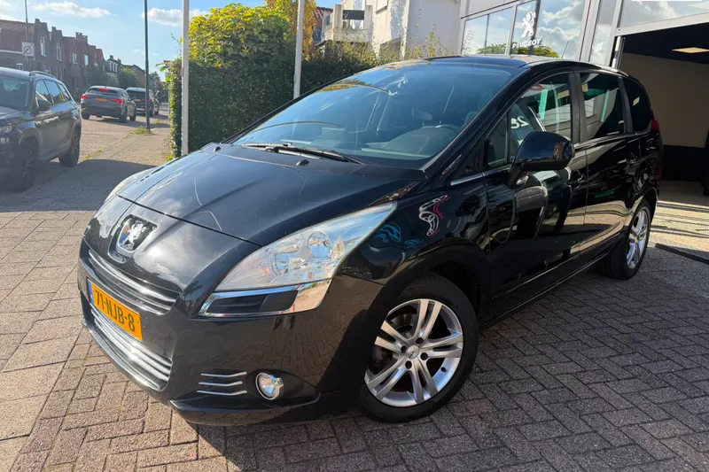 Peugeot 5008 (2010)