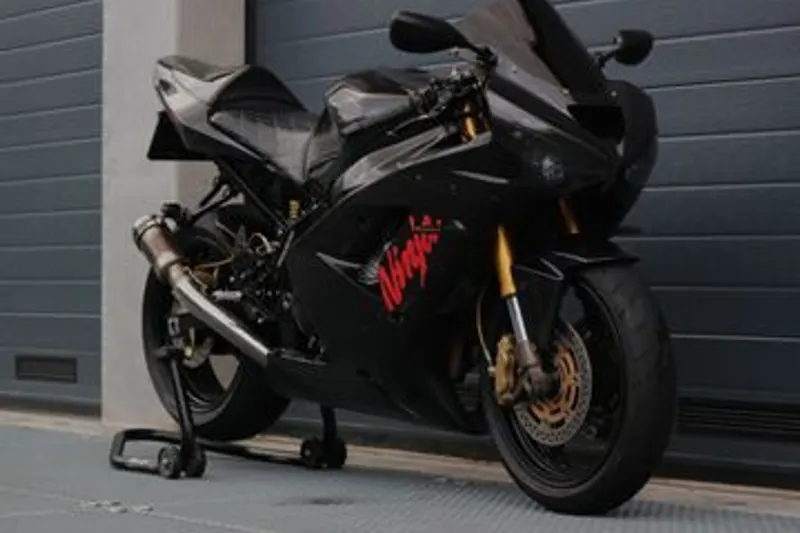 Kawasaki Ninja ZX-6R (2005)