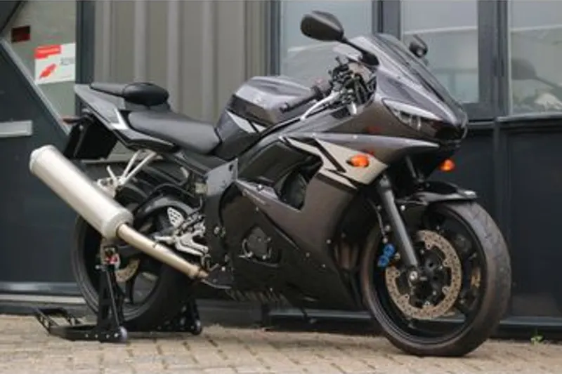 Yamaha YZF-R6 (2004)