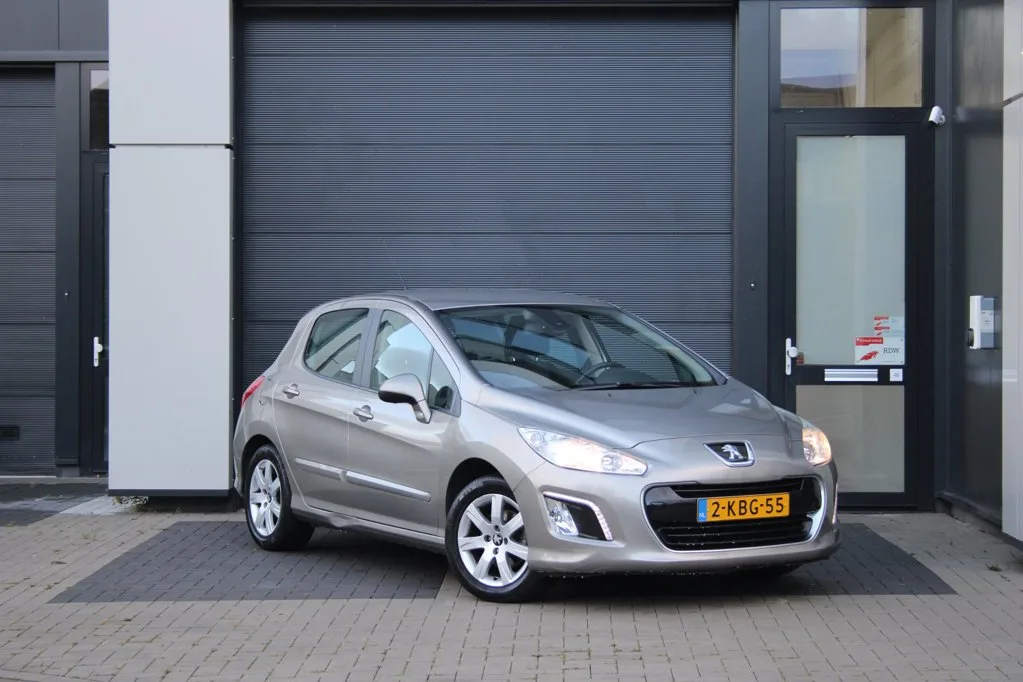 Peugeot 308 (2012) — foto 1