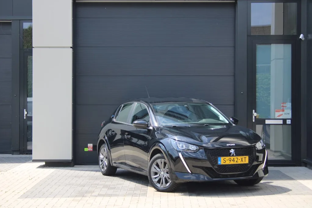 Peugeot e-208 (2023) — foto 1