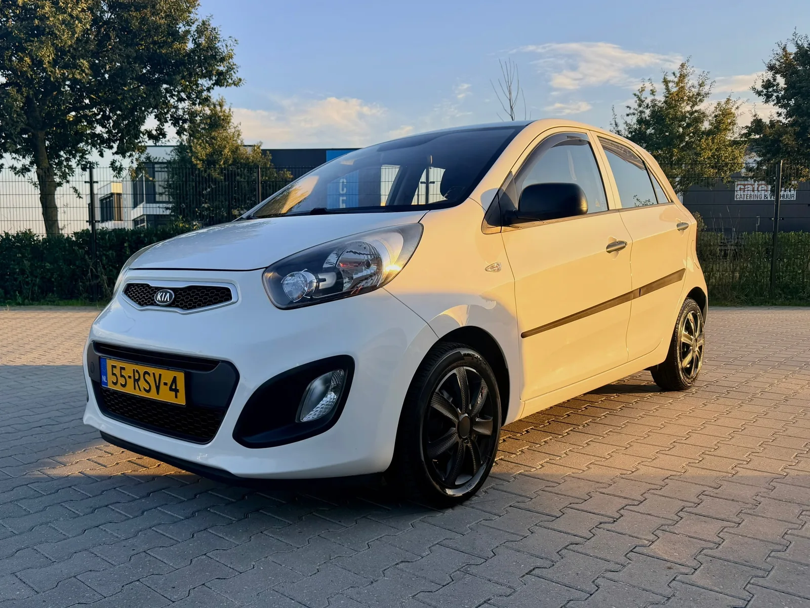 Kia Picanto (2011) — foto 1