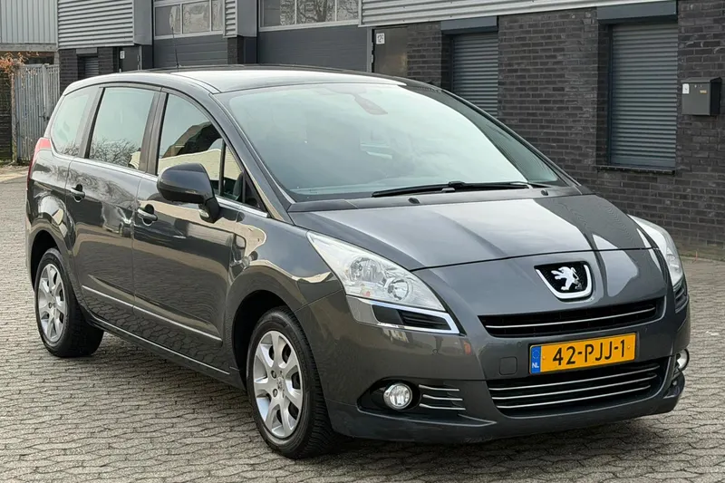 Peugeot 5008 (2011)