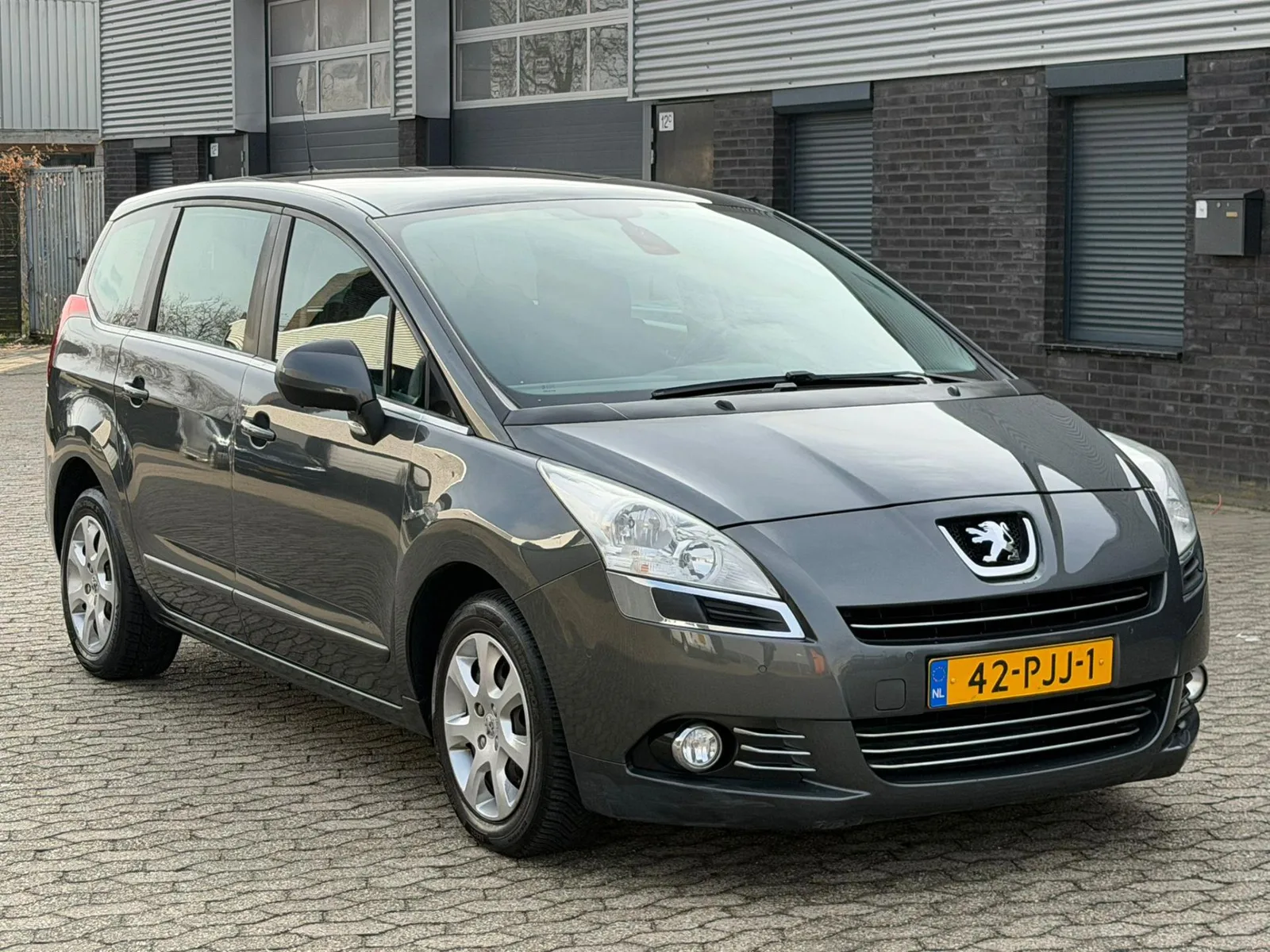 Peugeot 5008 (2011) — foto 1