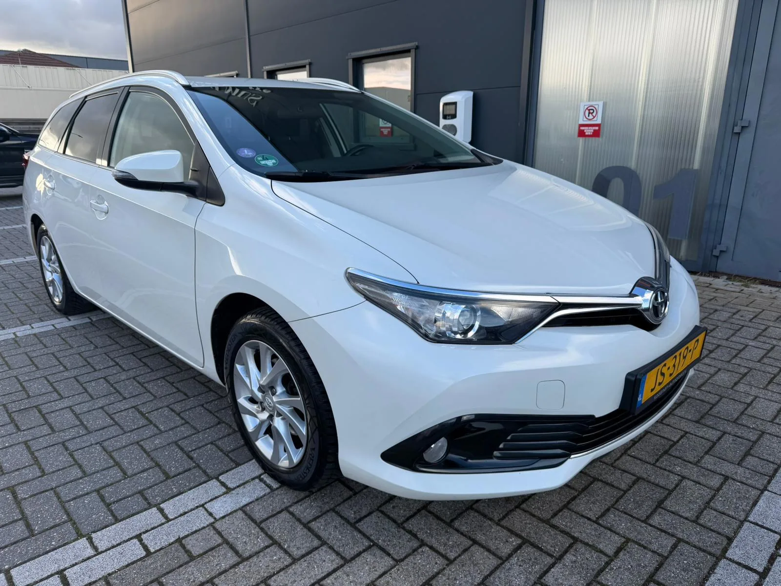 Toyota Auris (2016) — foto 1
