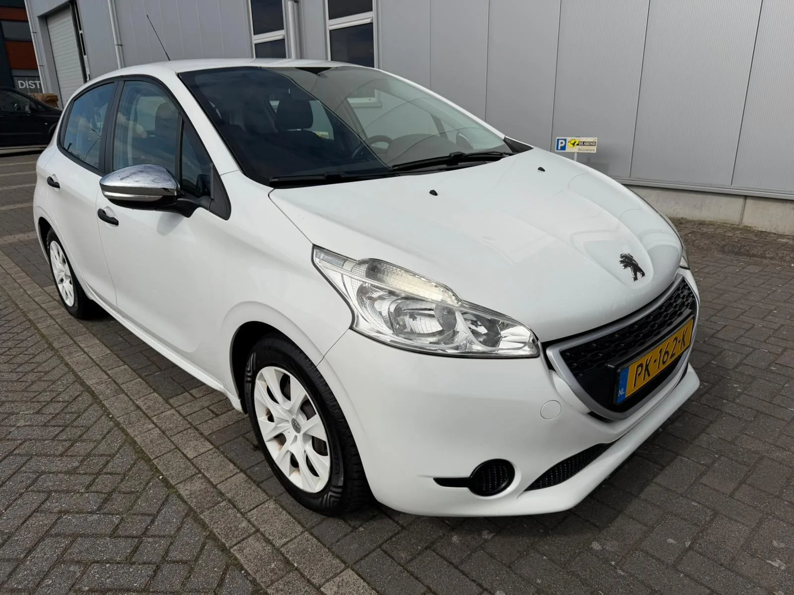 Peugeot 208 (2013) — foto 1