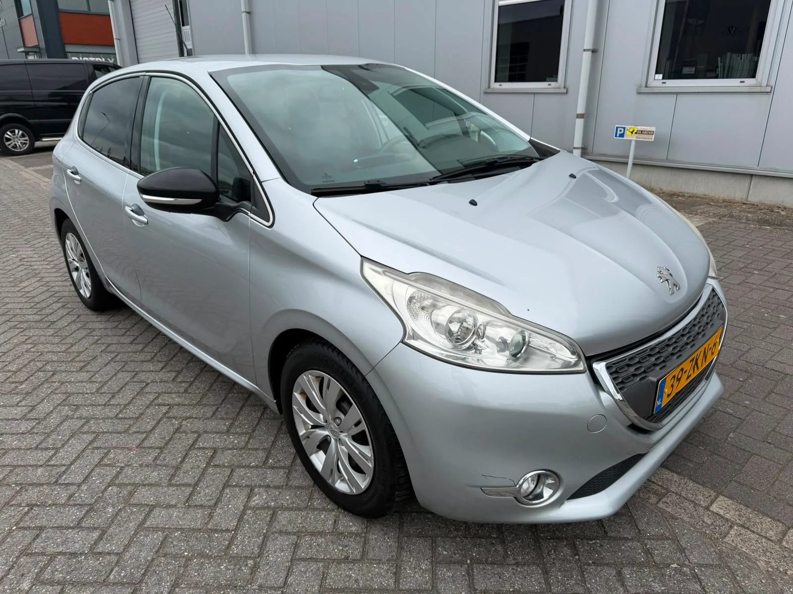 Peugeot 208 (2013) — foto 1