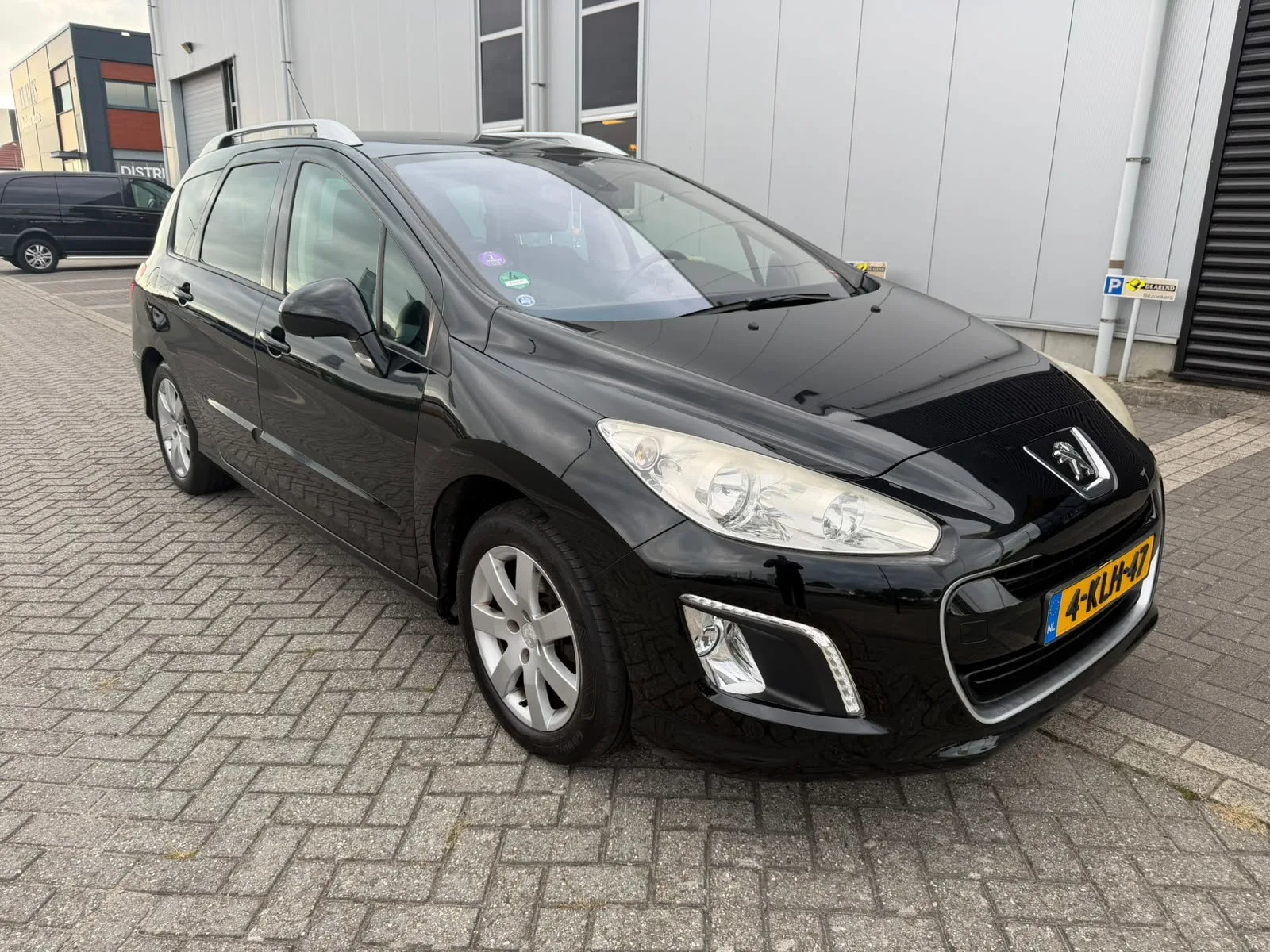 Peugeot 308 (2012) — foto 1