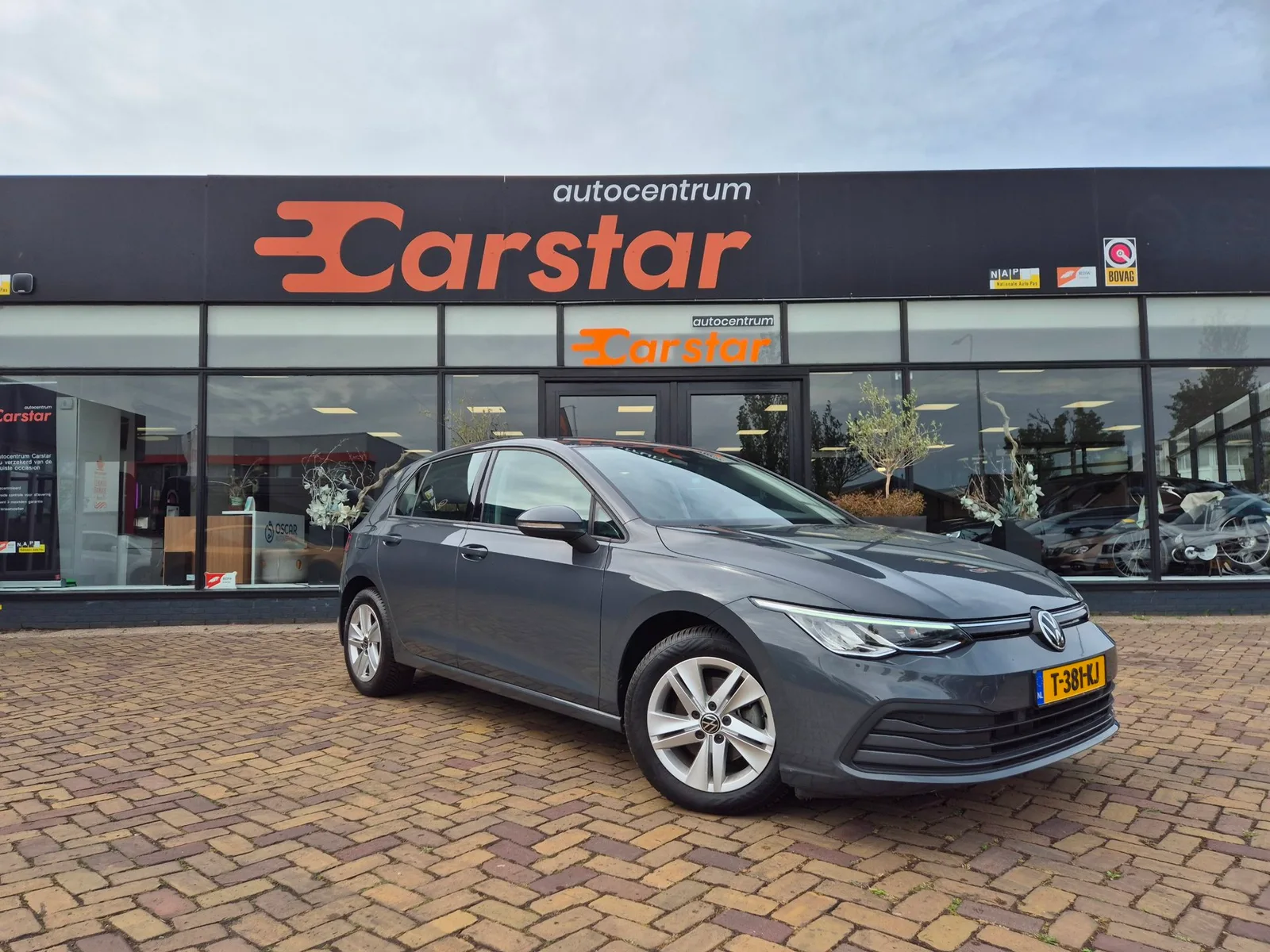 Volkswagen Golf (2021) — foto 1