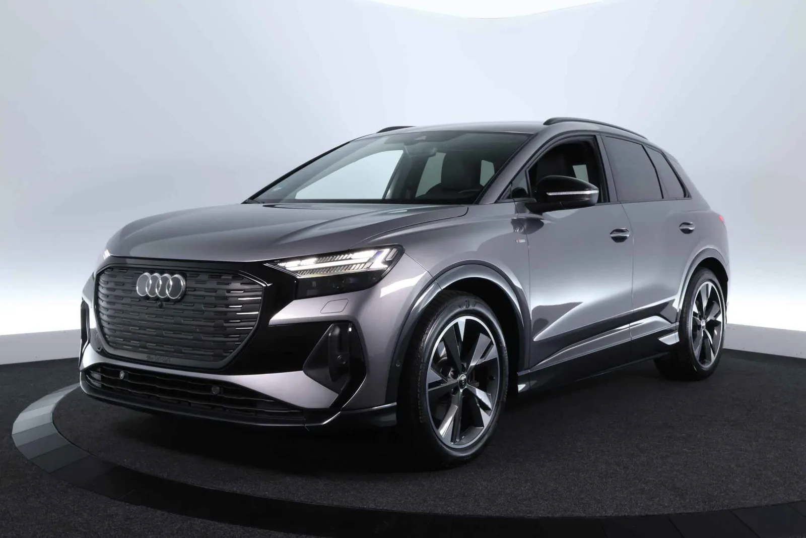 Audi Q4 e-tron (2022) — foto 1