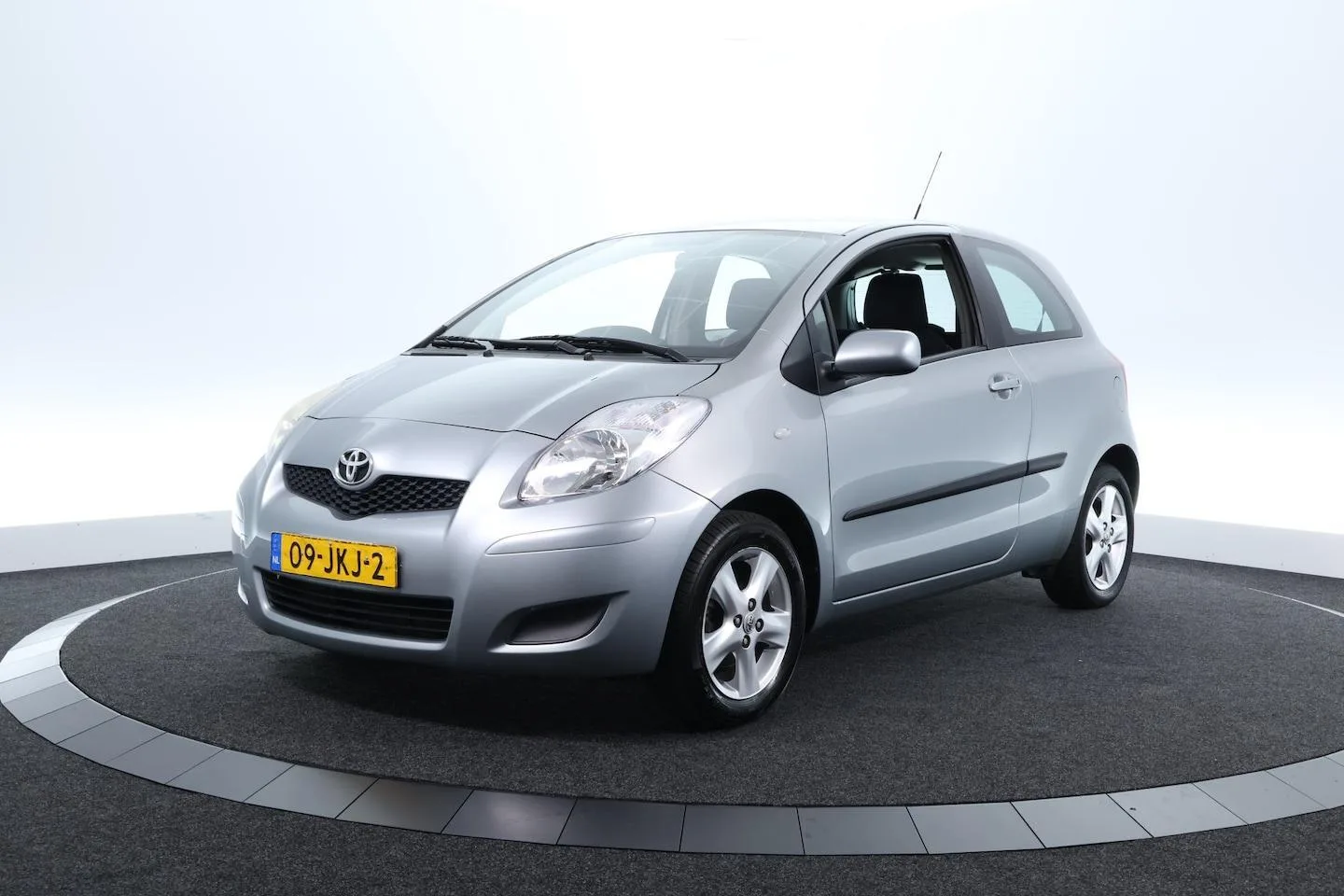 Toyota Yaris (2009) — foto 1