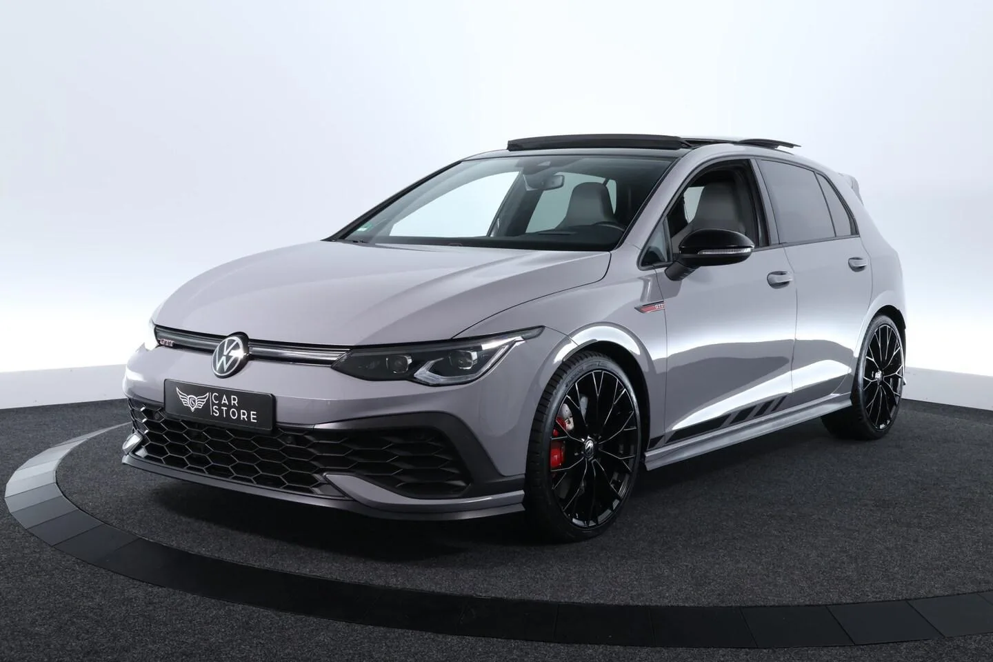 Volkswagen Golf (2021) — foto 1