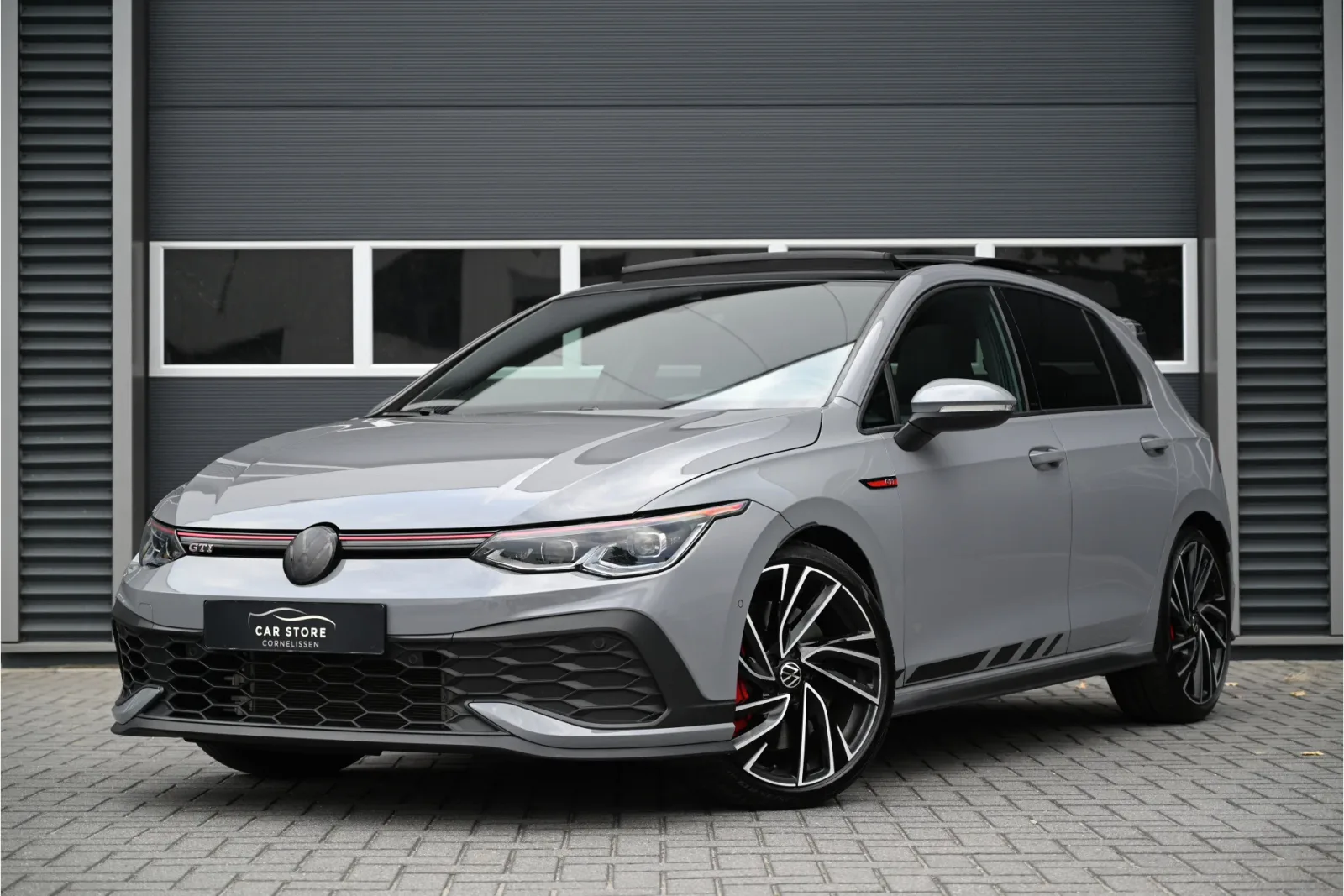Volkswagen Golf (2021) — foto 1