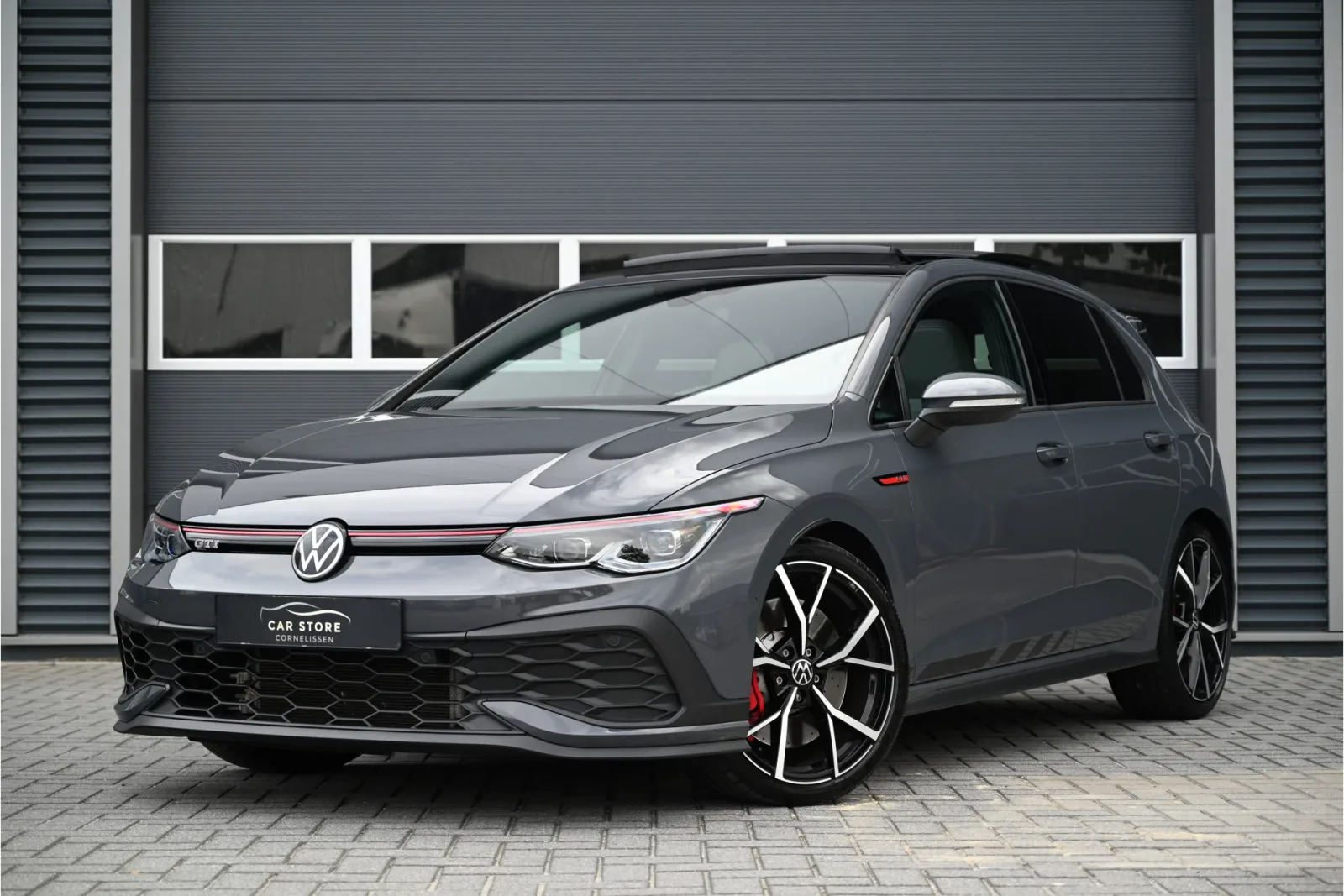 Volkswagen Golf (2021) — foto 1