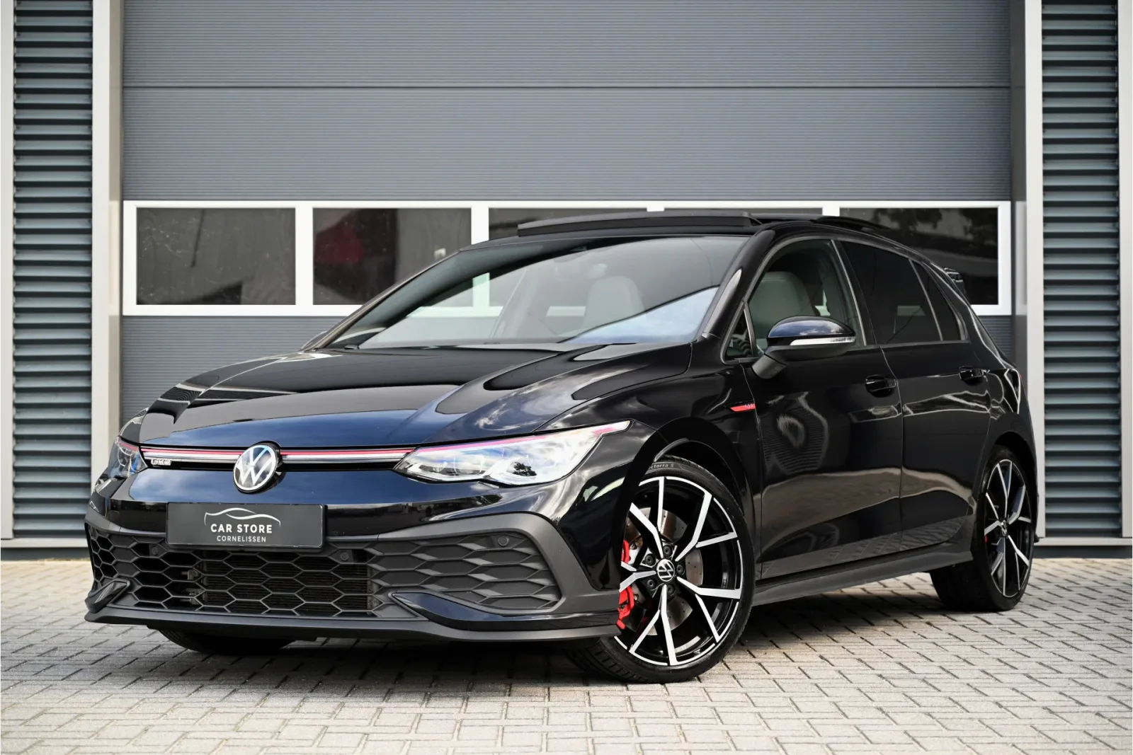 Volkswagen Golf (2021) — foto 1