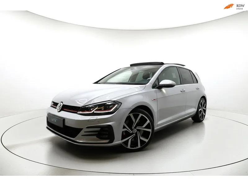 Volkswagen Golf (2019) — foto 1