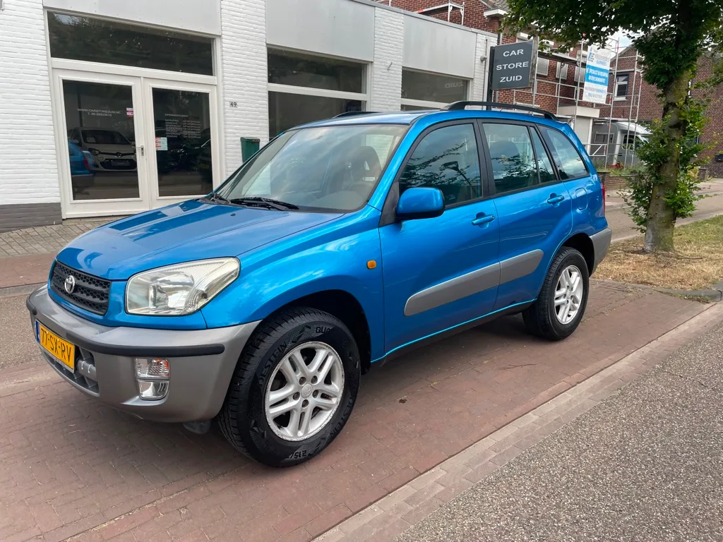 Toyota RAV4 (2003) — foto 1
