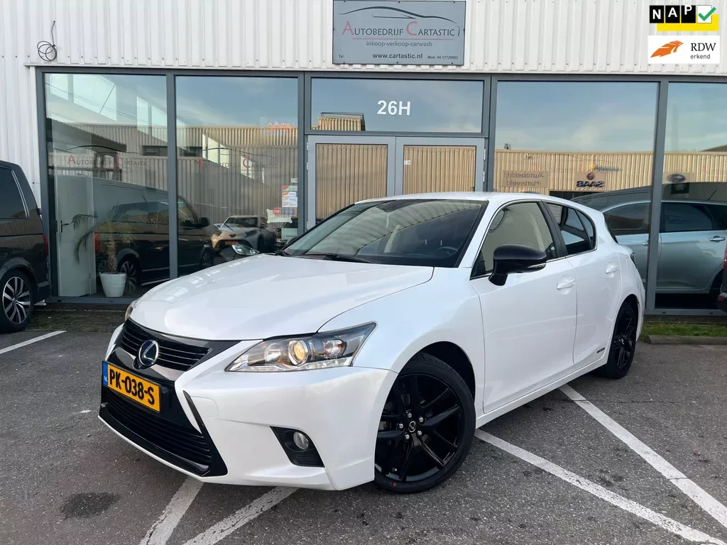 Lexus CT (2017) — foto 1