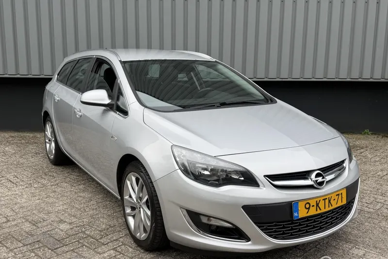 Opel Astra Sports Tourer (2013)