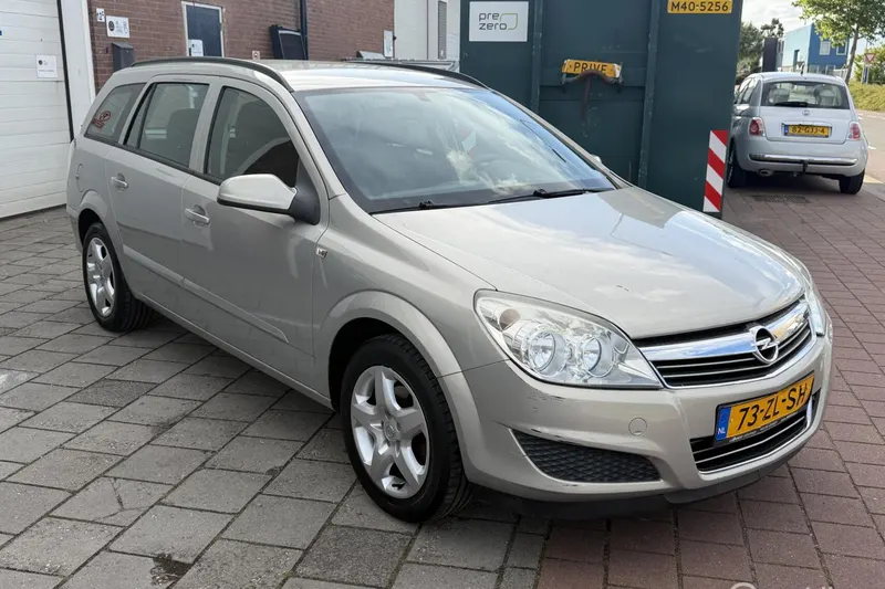 Opel Astra (2008)