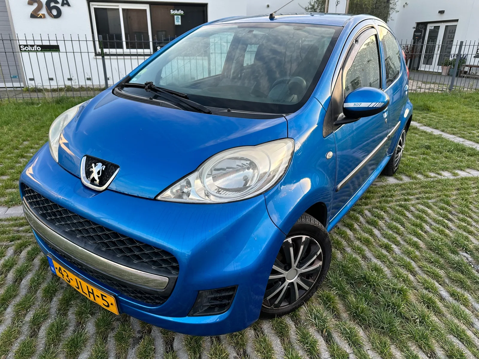Peugeot 107 (2009) — foto 1