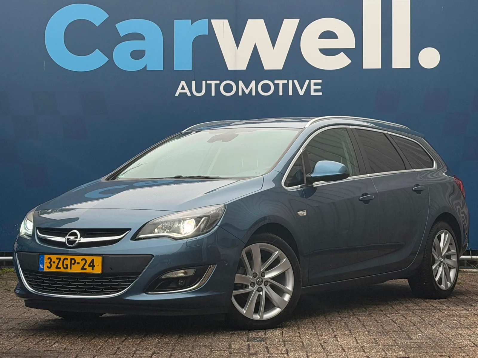 Opel Astra Sports Tourer (2015) — foto 1